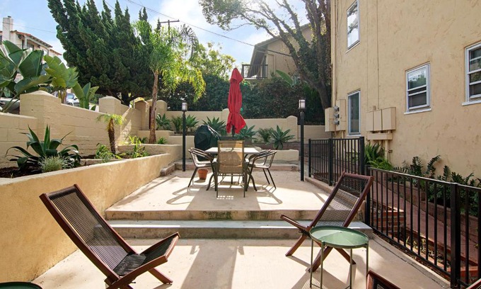 Middletown Apartment | A King’s View in Mission Hills Apartment