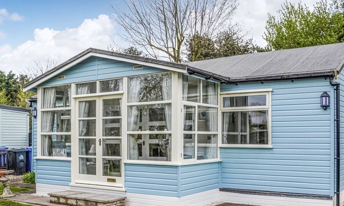 Grimsby Cottage | A lovely location for a family holiday close to the beach and the seaside attraction at Cleethorpes.