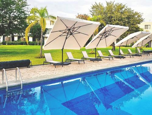 Xochitepec House | A pie de Alberca, Parking, Llegada Autonoma, Duermen 12, Pet FRIENDLY