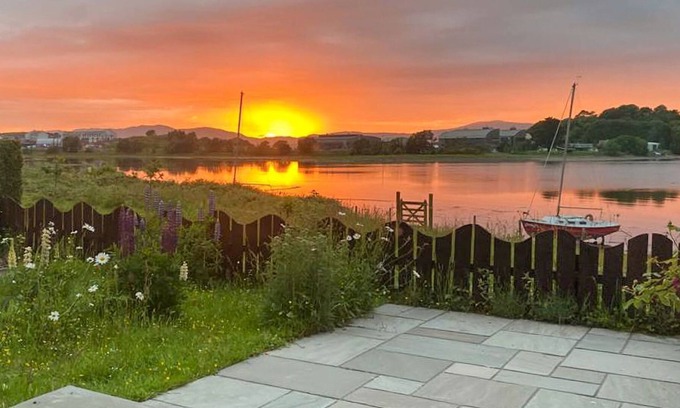 Oban Cottage | A real hidden gem, positioned on the shore of Dunstaffnage Bay, with awe inspiring views of the sea,