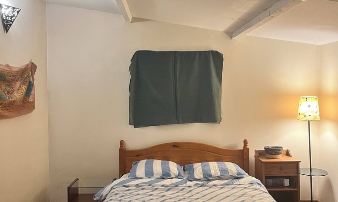 Vitry-sur-Seine Bed & Breakfast | A room with a garden near Paris