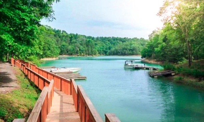 Sevierville House | A Smoky Mountain Lake Cabin - Spacious Smoky Mountain Getaway Perfect for Families & Groups