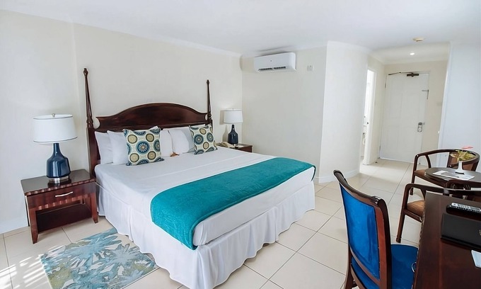 Rodney Bay Hotel | A Stone's Throw Away from Reduit Beach & Rodney Bay Marina! FREE Shuttle, Pool!