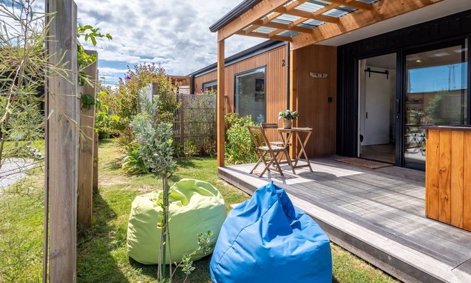 Pohara Cabin | A studio hideaway just a few steps from the beach