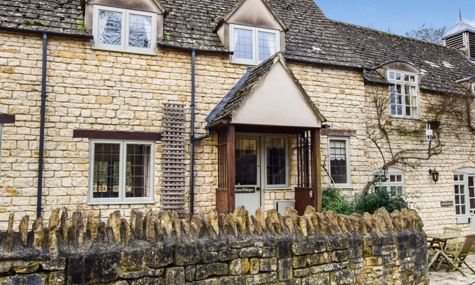 Winchcombe Cottage | A sudeley castle cottage that sleeps 4 guests in 2 bedrooms