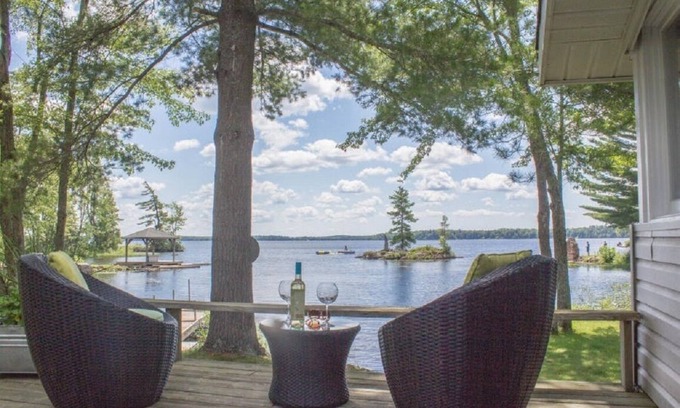 Head Lake Cottage | A Wee Bit o Heaven - Cozy Waterfront Kawartha Cottage w/WiFi, Canoe, Kayaks