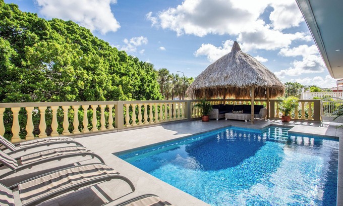 Willemstad Villa | A wonderful, centrally located family villa with private pool and apartment