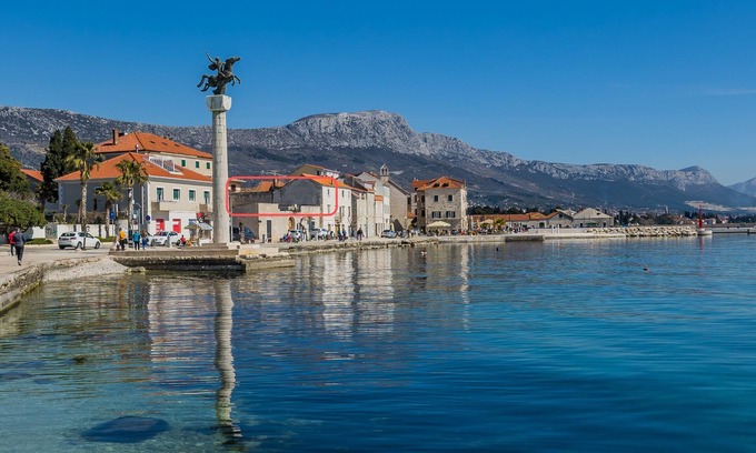 Kastel Novi Apartment | A1 - spacious apt on the seafront with terrace