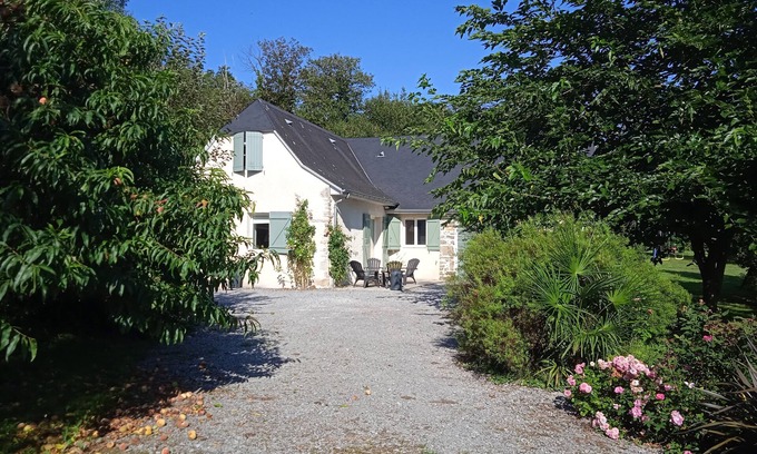 Ogeu-Les-Bains House | Abérou house - At the edge of the wood