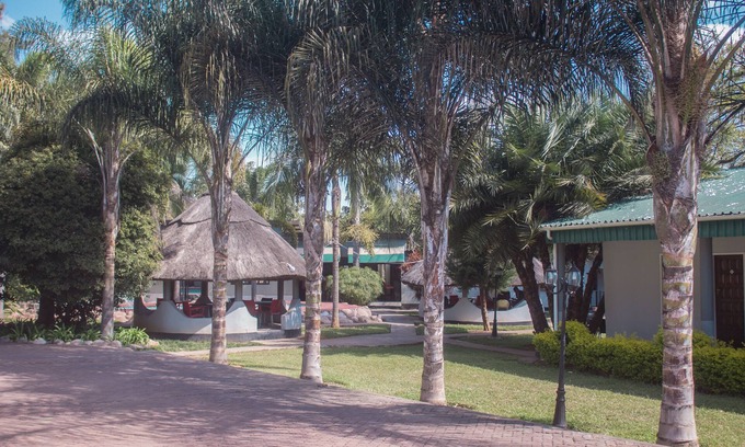 Lusaka Cabin | Acamms Lodge Roma