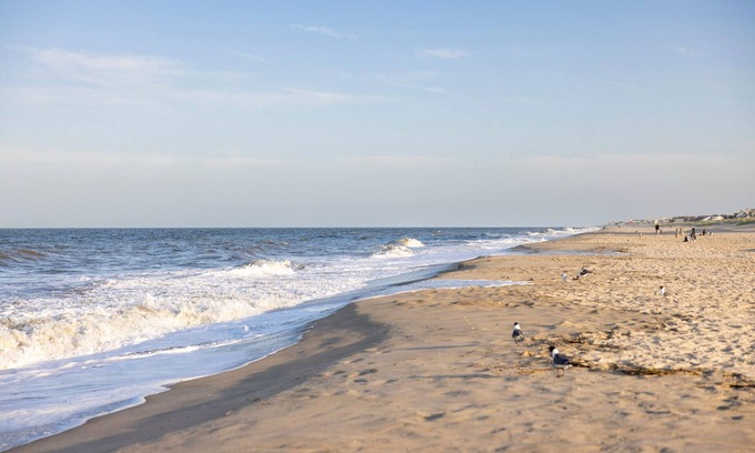 South Rehoboth Apartment | Accessible King Room | Roll-In Shower & Wi-Fi