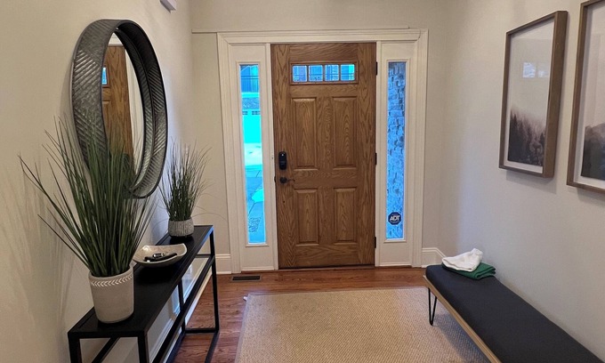 Notre Dame Condo | Accross the street from Notre Dame - Spacious 5-bedroom Condo in Stadium Village