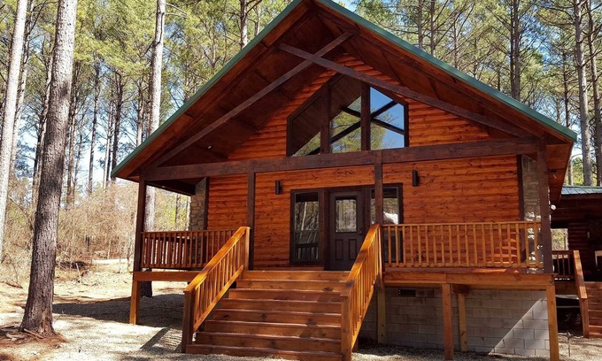 Broken Bow Cabin | Ace in the Hole Cabin in the Wood With Hot Tub and Fireplace by Redawning