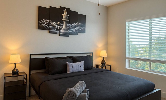 Glen Iris Apartment | Across from UAB | Spacious 2BR Retreat 3b
