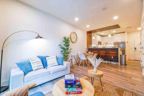 Central Business District Apartment | Act Now 40 off! Stop browsing Book 2Queen Bds