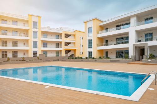 Lagos Apartment | Adega Deluxe 2 Bed Pool and Gym