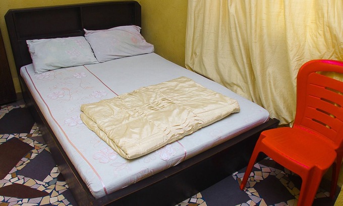 Alimosho Hotel | Adesuwa Royal Guest House Abule