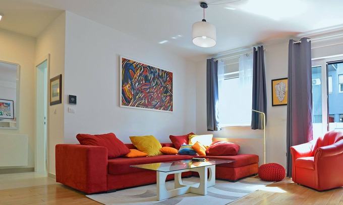 Zagreb Apartment | Aetherius Red
