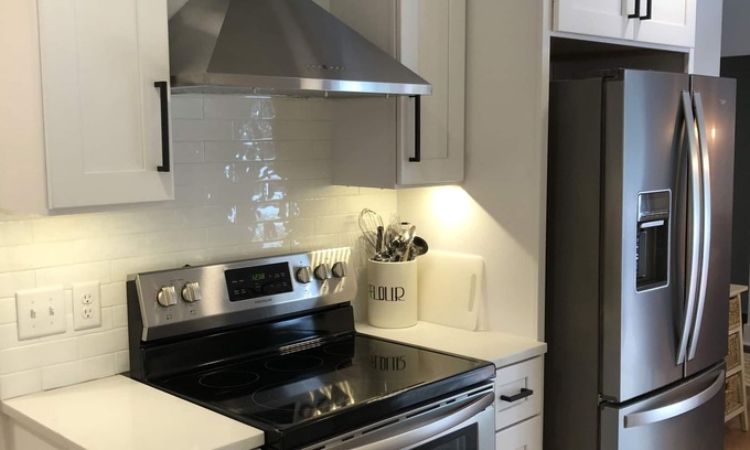 Holland Cottage | Affordable Vacation Home Close to Beaches