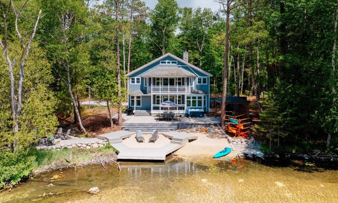 Glen Arbor House | After Dune Delight 5BR Home River Kayaks Beaches