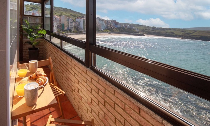 Malpica de Bergantinos Apartment | AG Flat Caldeirón Malpica, first line of beach
