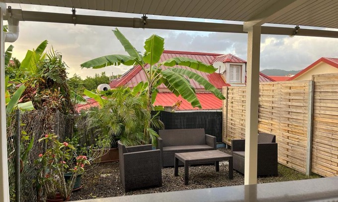 Sainte-Anne Apartment | Agréable appartement en rez-de-jardin à 450m de la mer