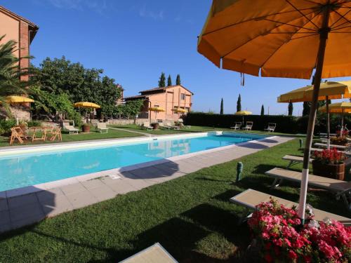 Castiglione del Lago House | Agriturismo near Lake Trasimeno with Pool