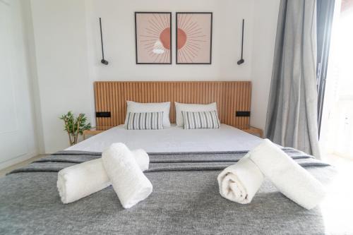 Alikanas Apartment | Airy Flat at Xenios Avlais