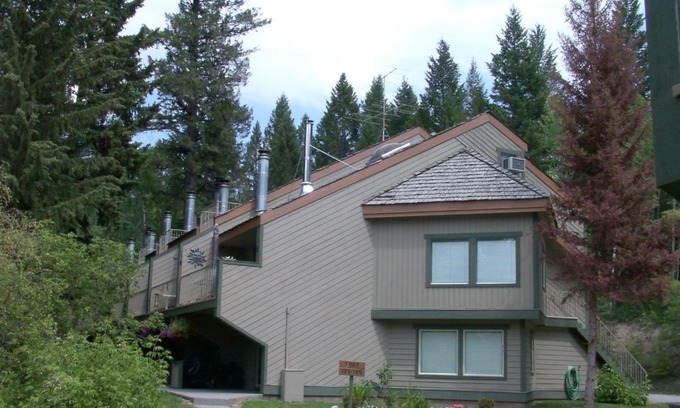 East Kootenay Resort | Akiskinook Beach Resort - 1 Br Condo - Rec Center - Indoor Pool, Hot Tub, Squash, Basketball Courts