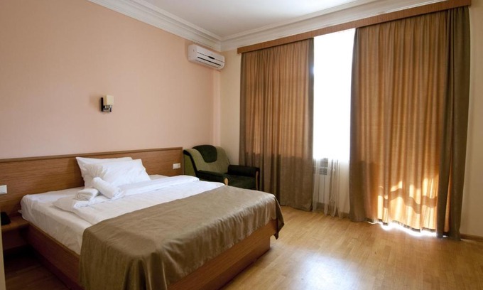 Kentron Hotel | Albert House Hotel and Tours