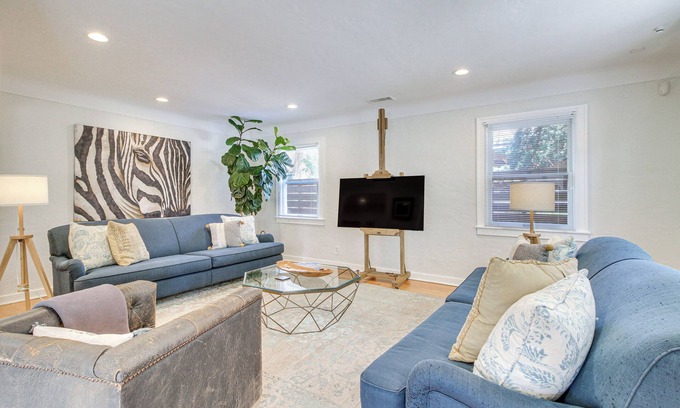 Nob Hill Cottage | Albuquerque Adobe Cottage: Yard, Walkable Area