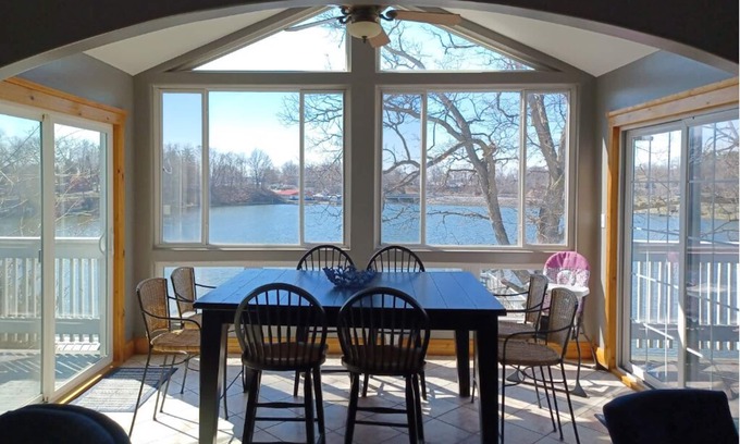 Monticello Hotel | Alexander’s Landing Penthouse - Lakefront, Balcony, and Room to Relax