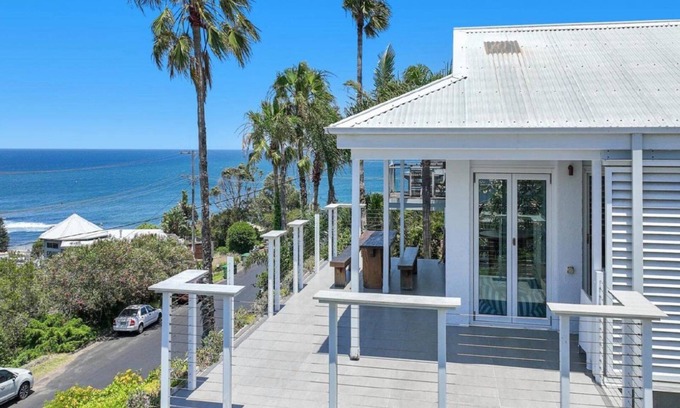Copacabana House | Alfresco on the Hill - Plus a View!