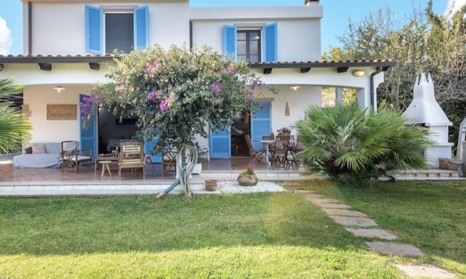 Alghero Villa | Alghero, Villa Josephine With Spectacular Swimming Pool, for 8 Guests