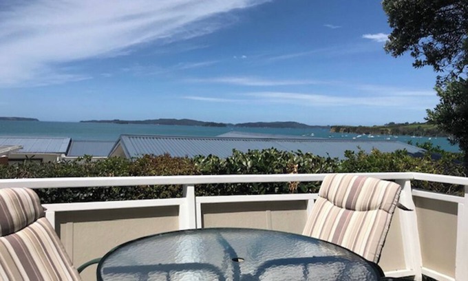 Algies Bay House | Algies Bay Family Escape - Direct Access to the Beach!