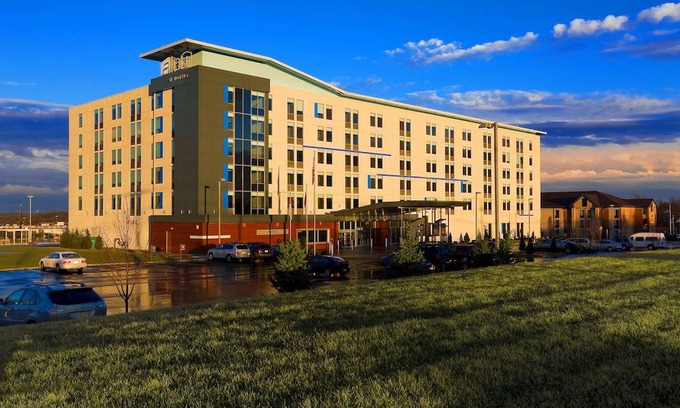 Mount Laurel Hotel | Aloft Mount Laurel