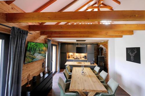 Schwalefeld Apartment | Alte Försterei - Luxus-Fewo JÄGERHEIM mit Pool & Sauna