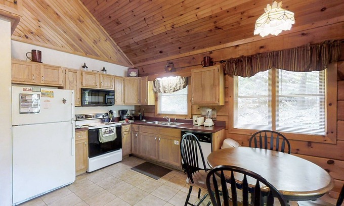 Pigeon Forge Cabin | Always Misbehavin 1 Bedroom Cabin by RedAwning
