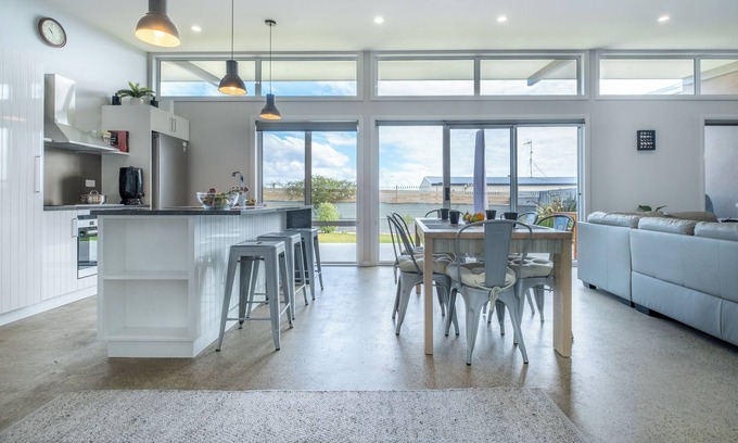 Coles Bay House | Amaroo 1