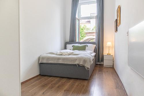 Wahring Apartment | Amazing 1BR Apt, next to AKH Building for Everyone