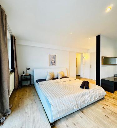 Vienna Apartment | Amazing 2BR Apt, 16-Mins to Blumengärten