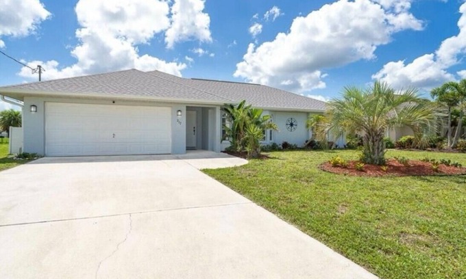 Pinehurst House | Amazing 3-bedroom heated pool house near beaches and golf courses!