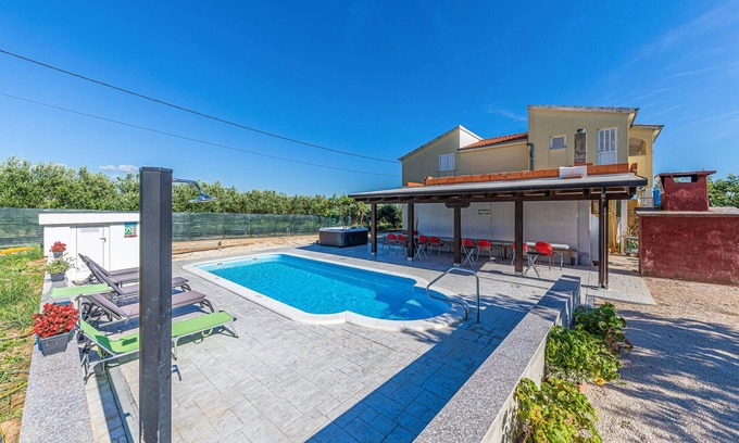 Rudine Apartment | Amazing apartment in Kastel Novi
