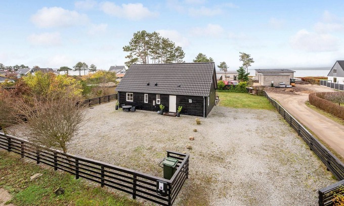 Vibæk Strand House | Amazing home in Ebeltoft with WiFi