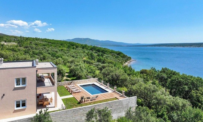 Maslenica House | Amazing home in Maslenica with sauna