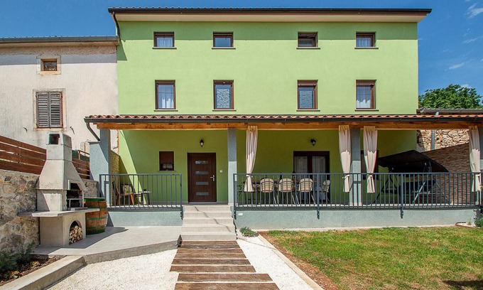 Sikici House | Amazing home in Sikici with WiFi