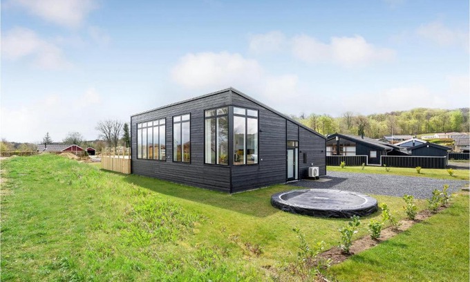 Grønninghoved Strand House | Amazing Home In Sjølund