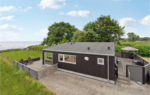 Grønninghoved Strand House | Amazing Home In Sjølund With Wifi