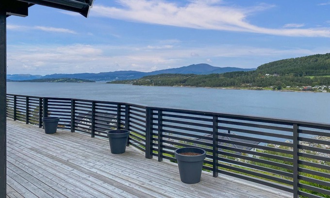 Røvik House | Amazing home in Skåla with WiFi
