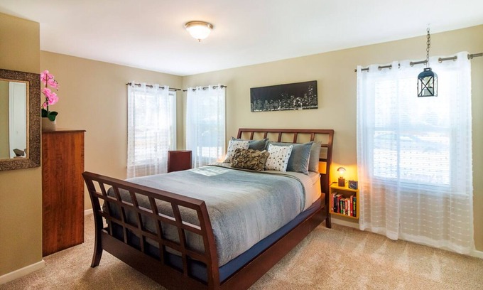 Highland House | ♥ Amazing HOME next to Everything ♥ MOA ★ Airport ★ Parks ★ super CLEAN